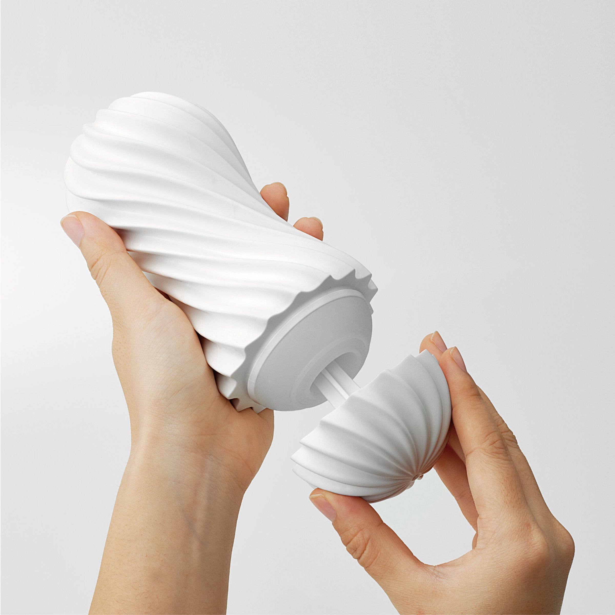 Handling the Tenga Flex to show its malleable design