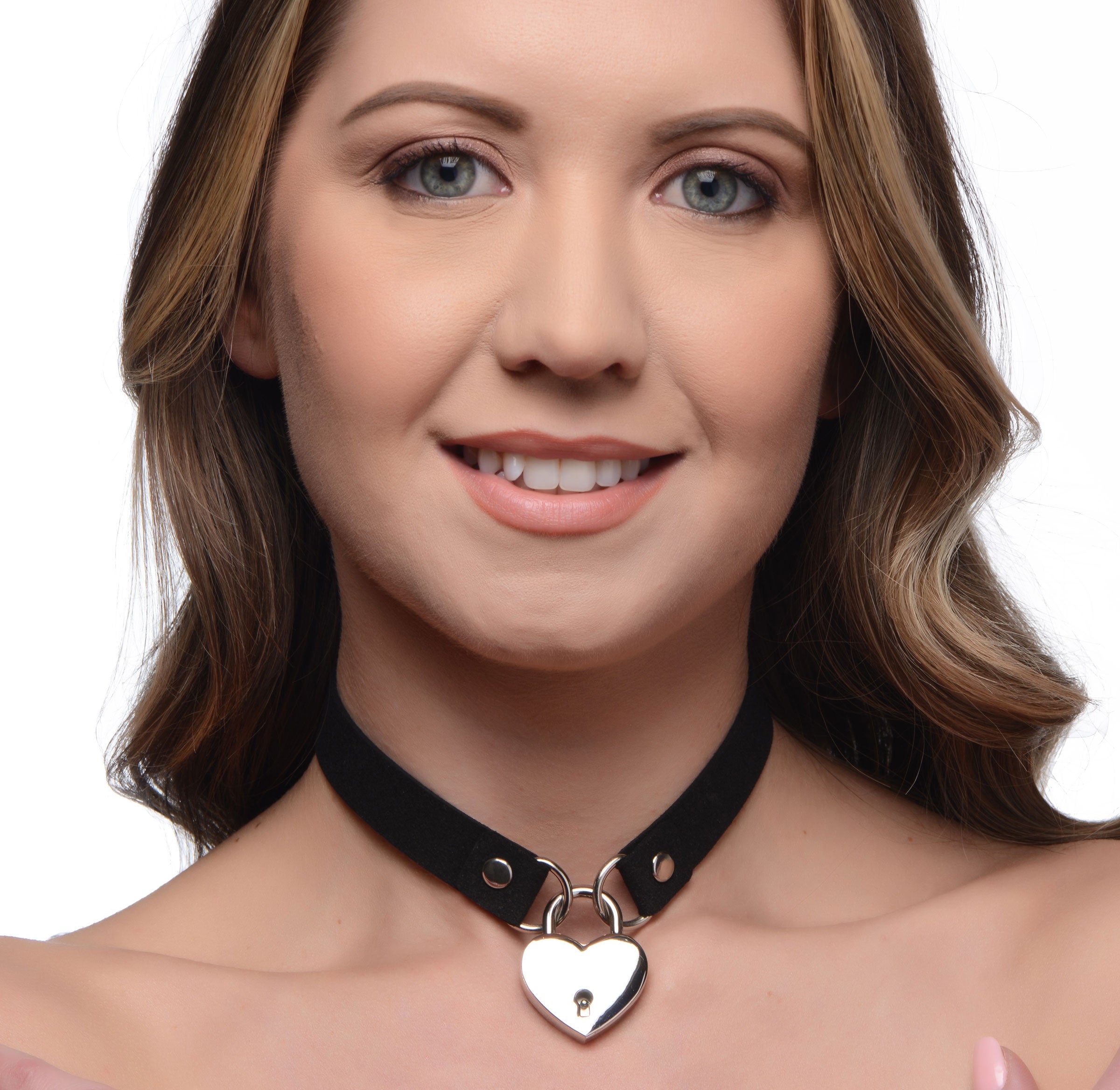 Woman showcasing the Lock-it Heart Choker with heart lock