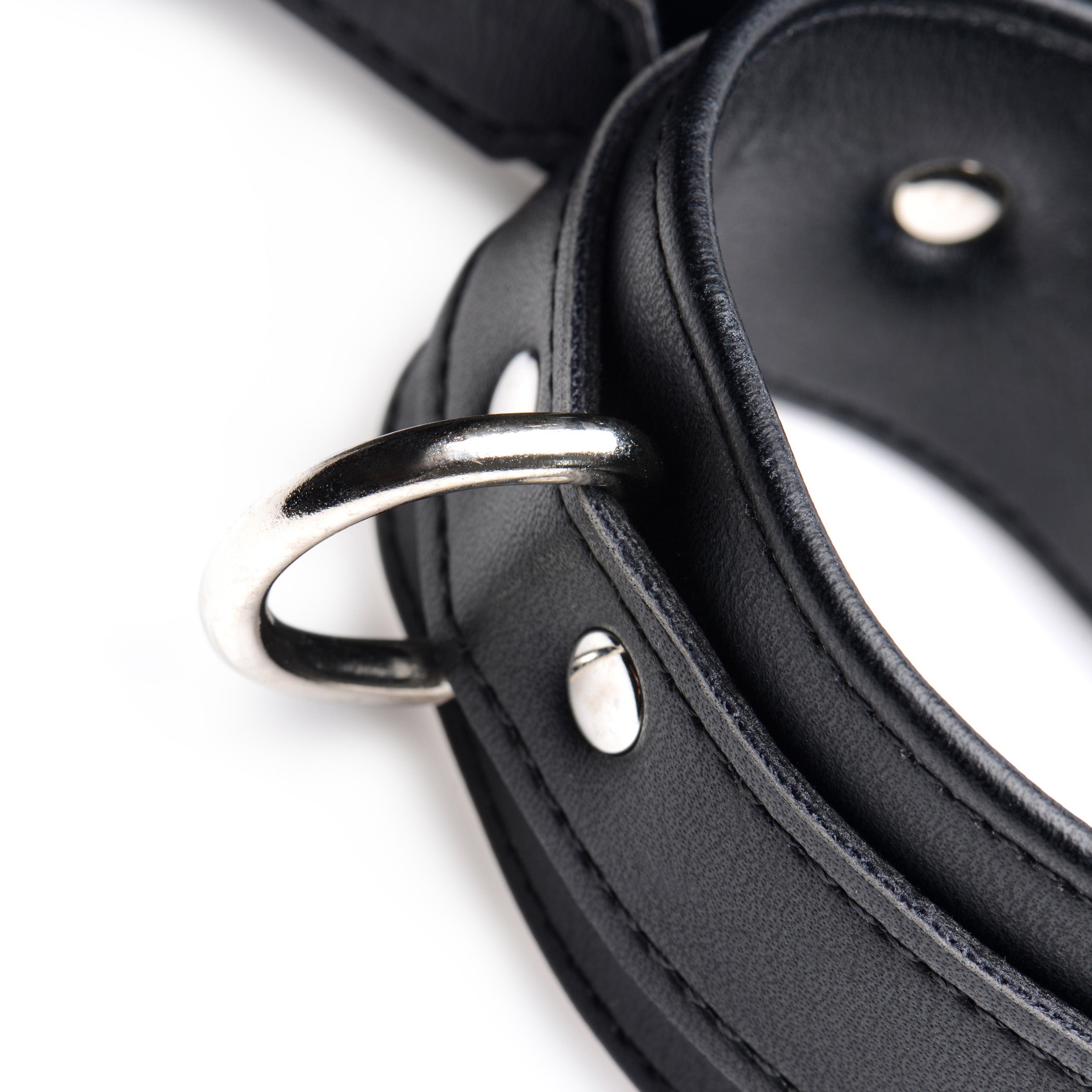 Detailed view of the leather collar included in the Frog-tie Restraint Set