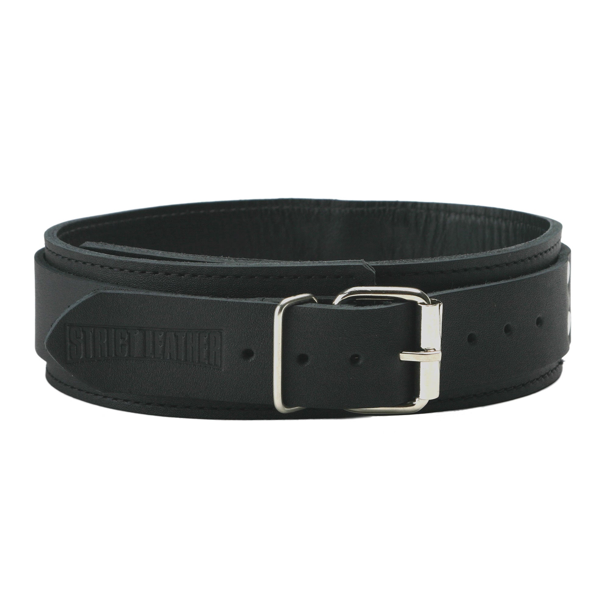 Close-up of Strict Leather standard lined collar with buckle detail